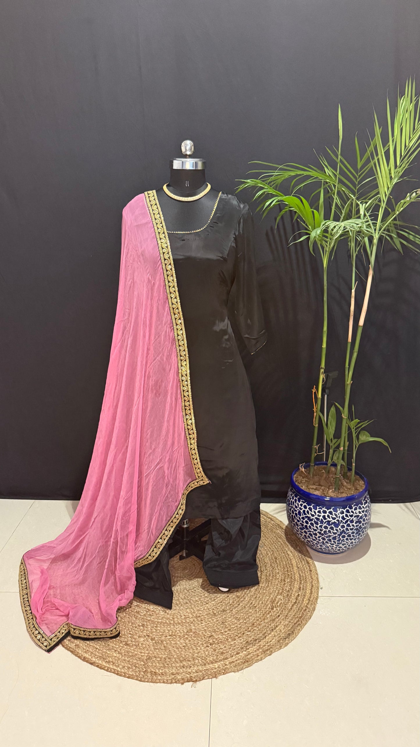 Siyah Rang Sohni - The beauty of Black
