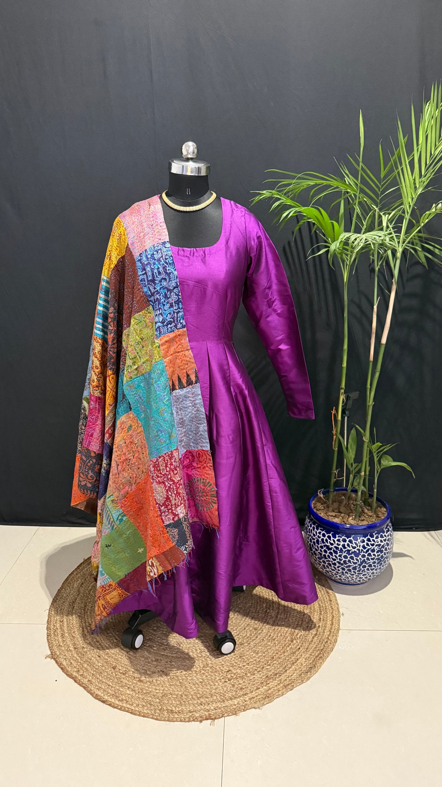 Rangli Mutiyar - Colorful Young Beauty