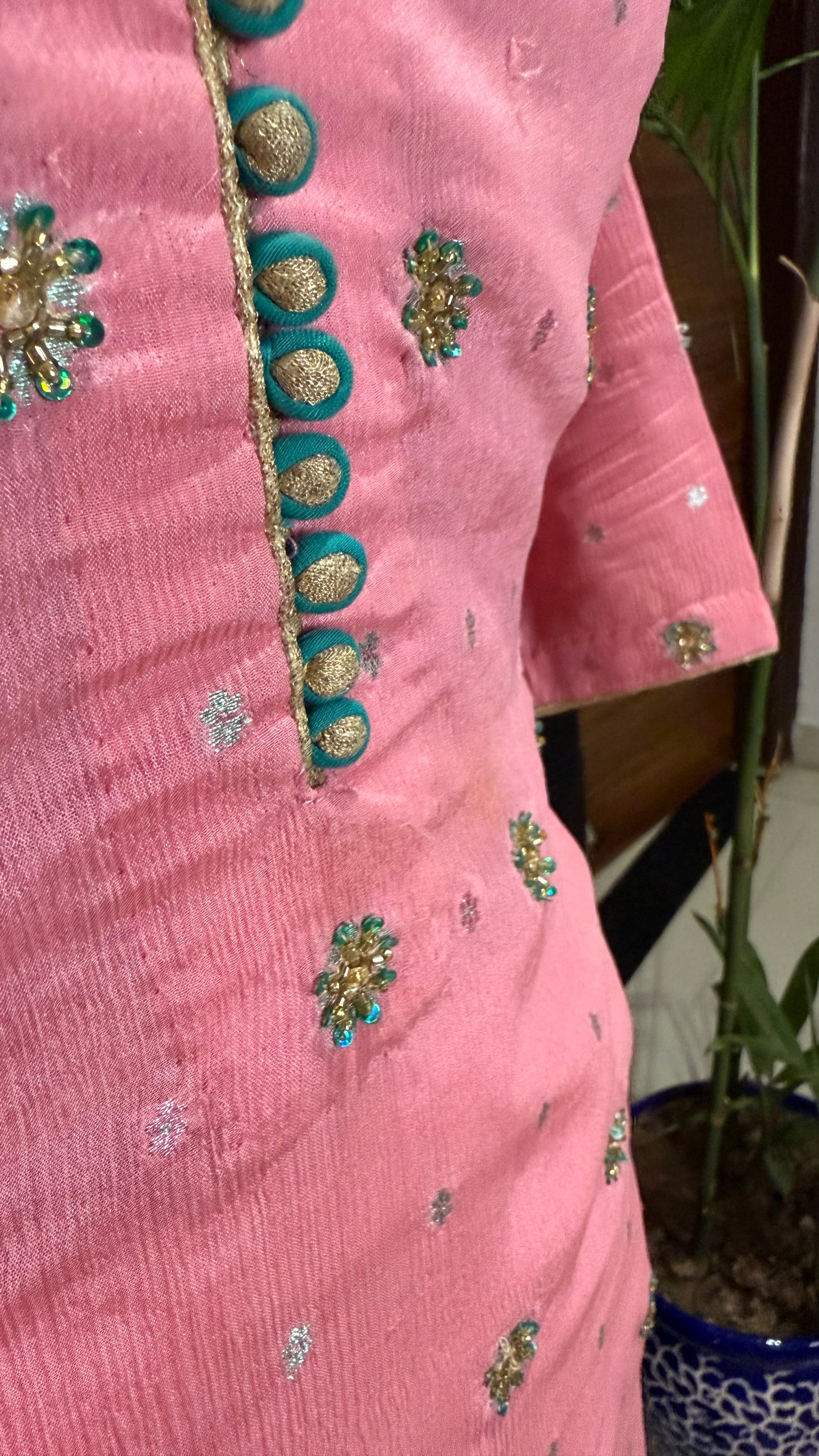 ਪੀਚ ਫੁਲਕਾਰੀ ਚਾਰਮ - Peach Phulkari Charm